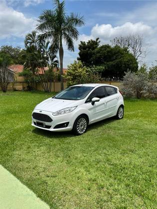 FORD FIESTA 1.6 TITANIUM PLUS HATCH 16V FLEX 4P POWERSHIFT FORD FIESTA 1.6 TITANIUM PLUS HATCH 16V FLEX 4P POWERSHIFT
